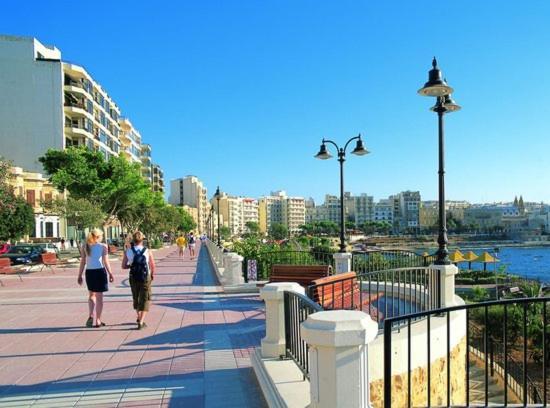 Marvellous Apartment With Valletta And Harbour Views Sliema Buitenkant foto
